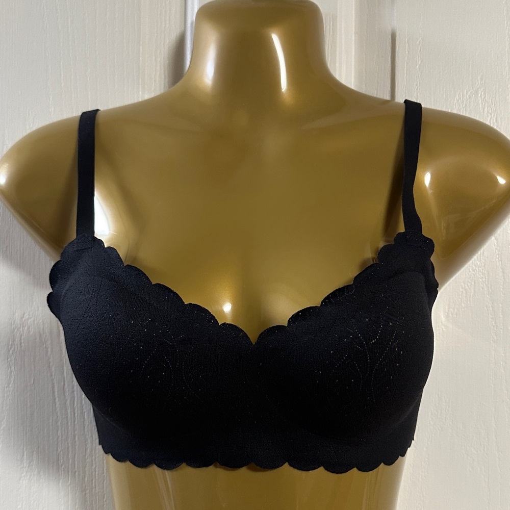 B. Tempt’d Elegant Black Scalloped Bra